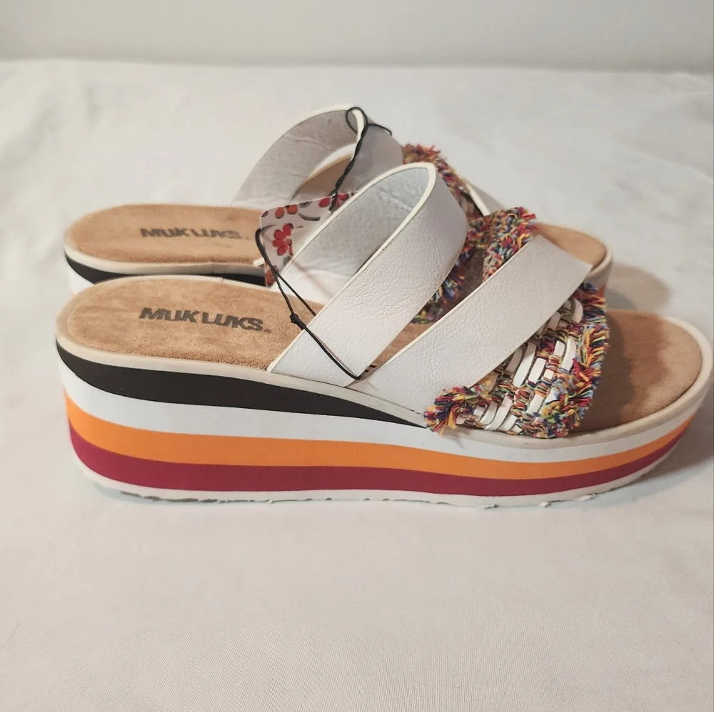 NWT Muk Luks White and Red Platform Shoes with Playful Design 9